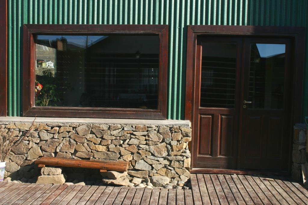 Hosteria Los Gnomos Hotel El Calafate Exterior photo